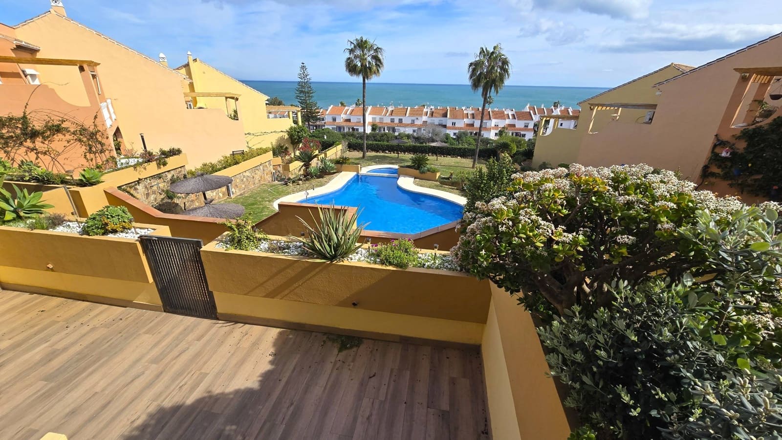 3 bedroom Apartment for sale in Manilva with pool garage - € 424,000 (Ref: 9648175)