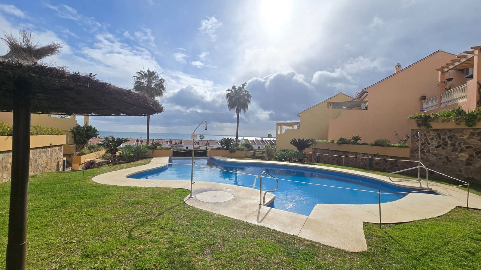 3 bedroom Apartment for sale in Manilva with pool garage - € 424,000 (Ref: 9648175)