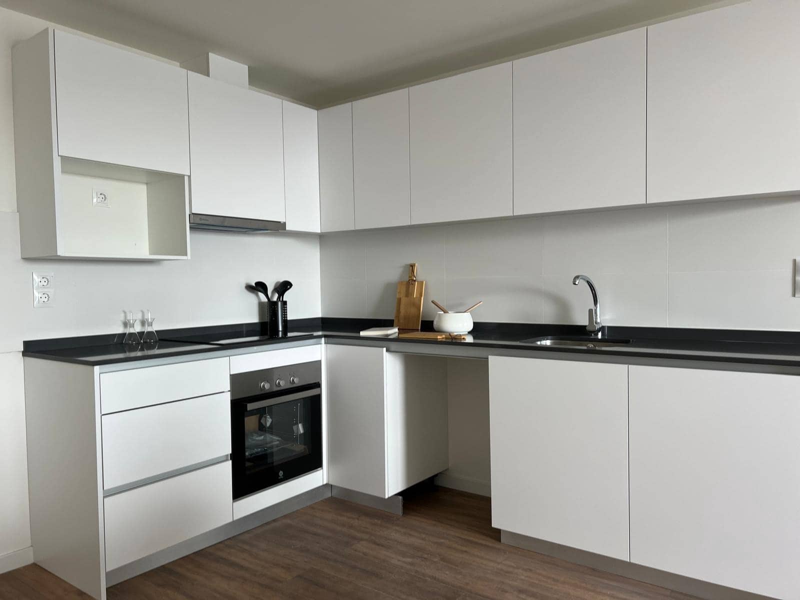 3 soverom Leilighet til salgs i Estepona med svømmebasseng garasje - € 438 000 (Ref: 9659465)