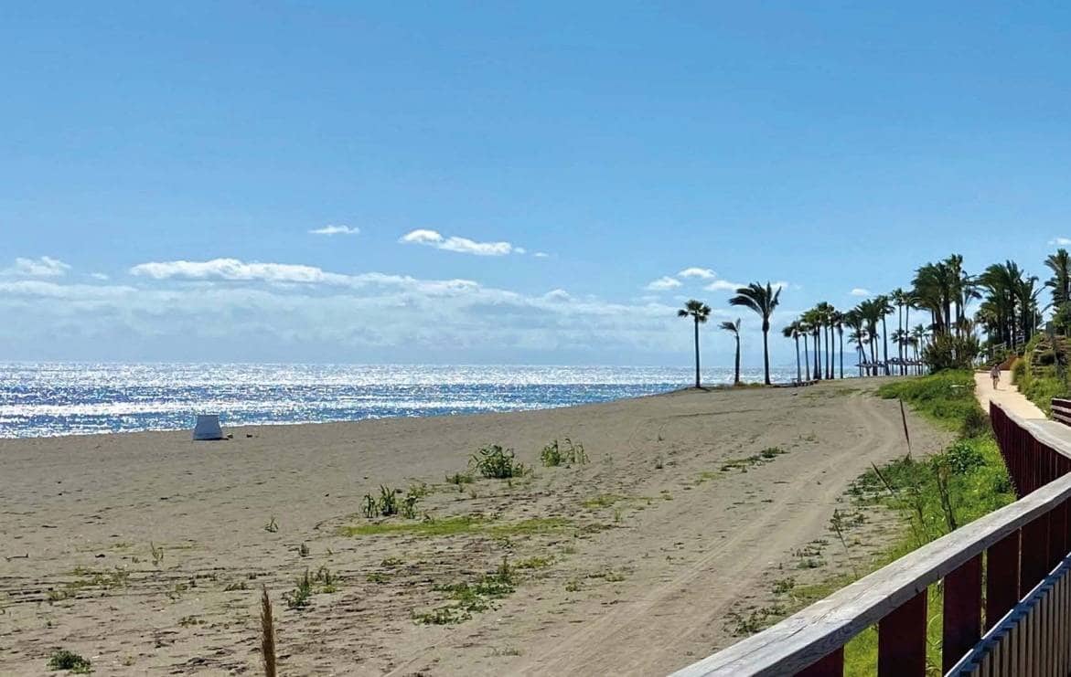 2 bedroom Penthouse for sale in Estepona with pool garage - € 405,000 (Ref: 9670715)