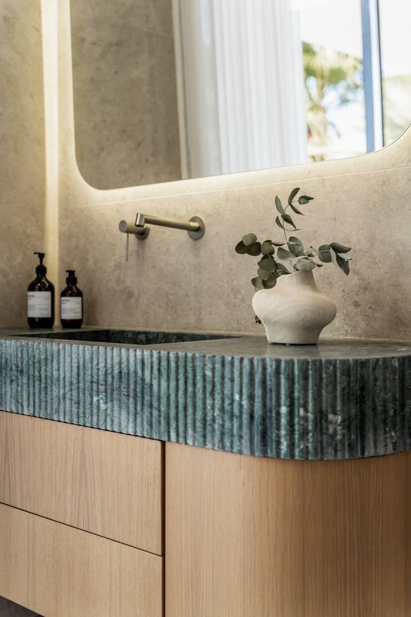 5 bedroom Villa for sale in Nueva Andalucia with garage - € 2,475,000 (Ref: 9677512)