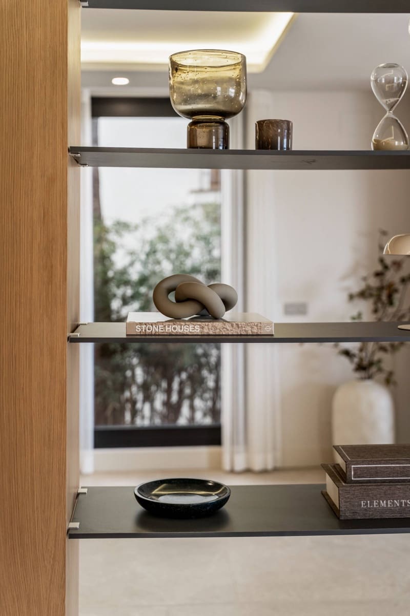 5 bedroom Villa for sale in Nueva Andalucia with garage - € 2,475,000 (Ref: 9677512)