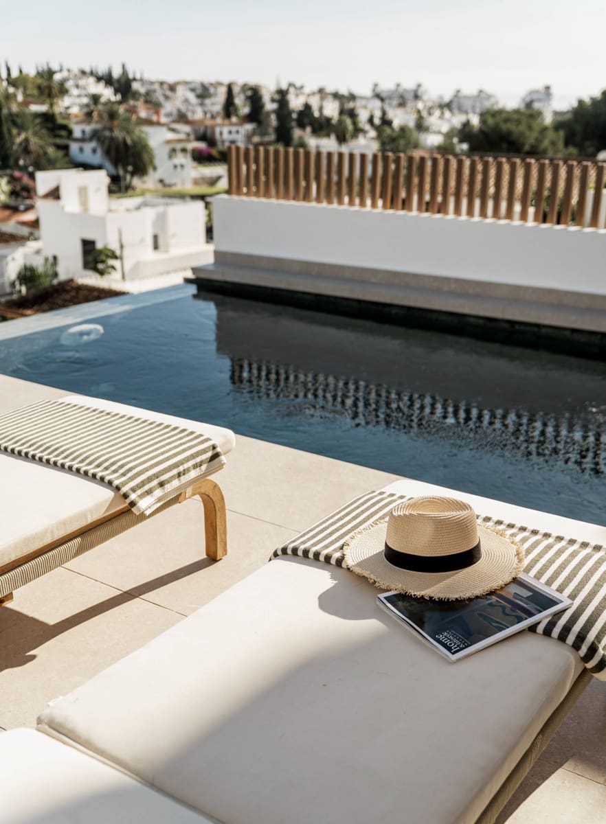 5 bedroom Villa for sale in Nueva Andalucia with garage - € 2,475,000 (Ref: 9677512)