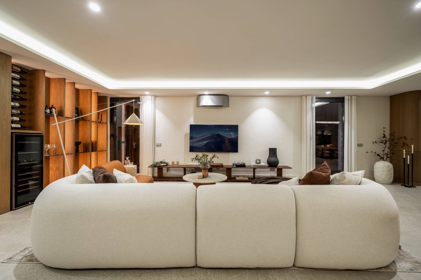 5 bedroom Villa for sale in Nueva Andalucia with garage - € 2,475,000 (Ref: 9677512)