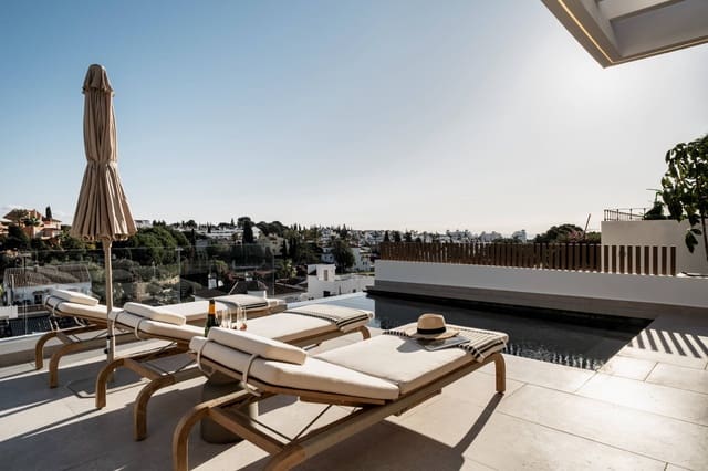 Chalet de 5 habitaciones en Nueva Andalucia, Marbella en venta con garaje - 2.475.000 € (Ref: 9677512)