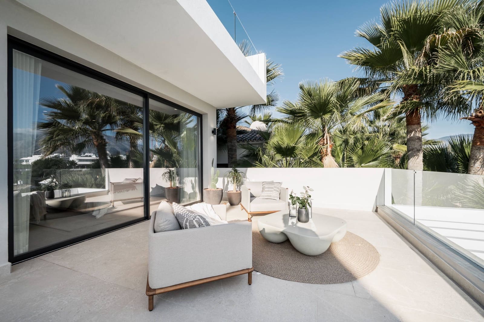 5 bedroom Villa for sale in Nueva Andalucia with garage - € 2,475,000 (Ref: 9677512)