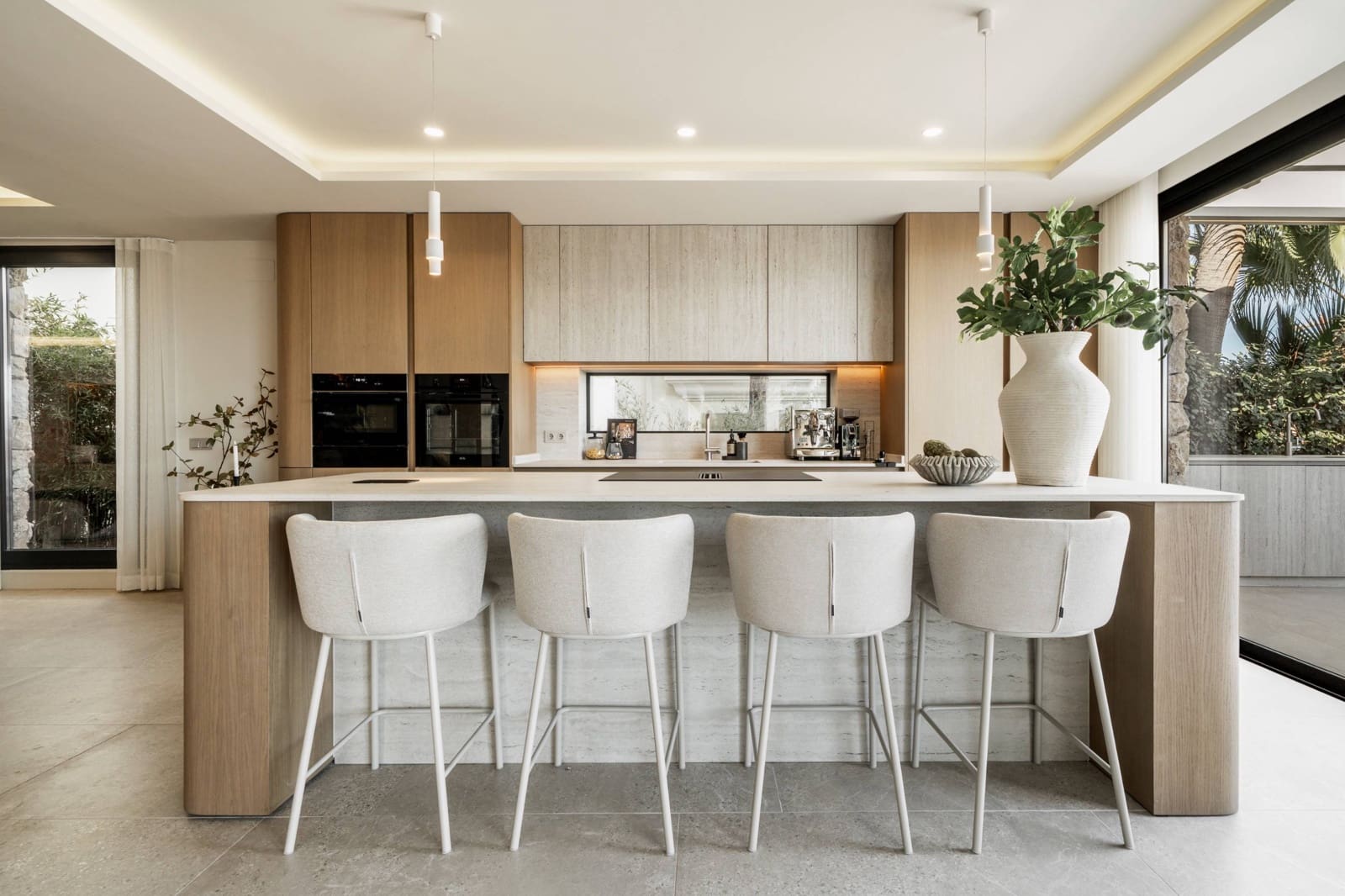 5 bedroom Villa for sale in Nueva Andalucia with garage - € 2,475,000 (Ref: 9677512)