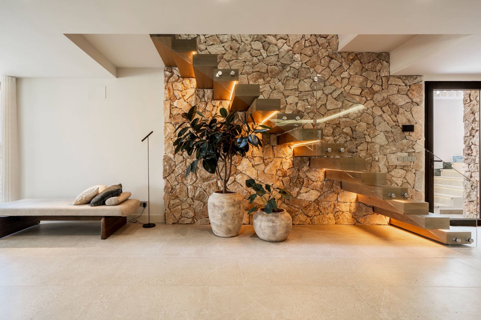 5 bedroom Villa for sale in Nueva Andalucia with garage - € 2,475,000 (Ref: 9677512)