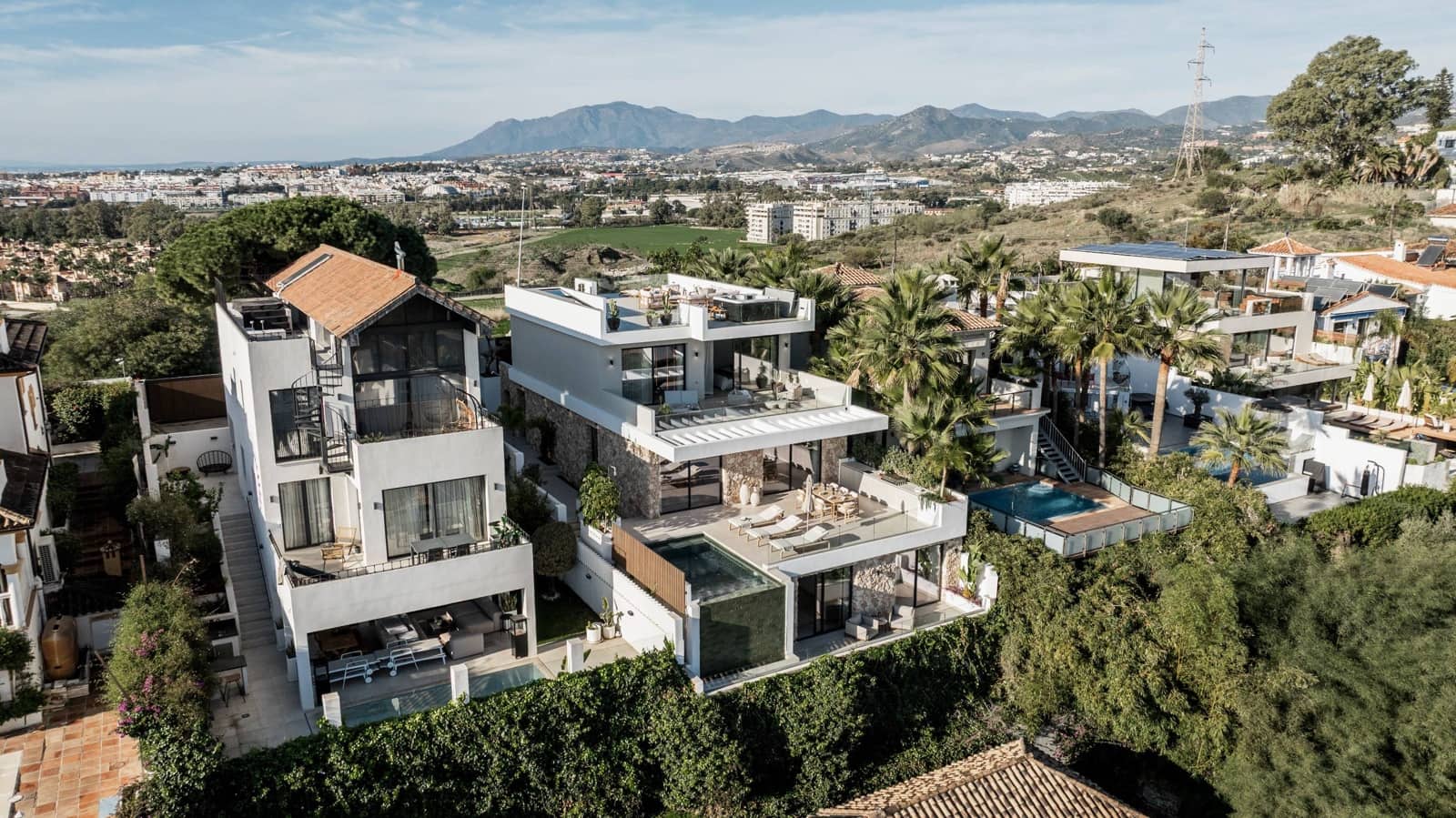 5 bedroom Villa for sale in Nueva Andalucia with garage - € 2,475,000 (Ref: 9677512)