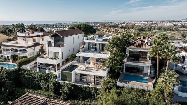 Chalet de 5 habitaciones en Nueva Andalucia, Marbella en venta con garaje - 2.475.000 € (Ref: 9677512)