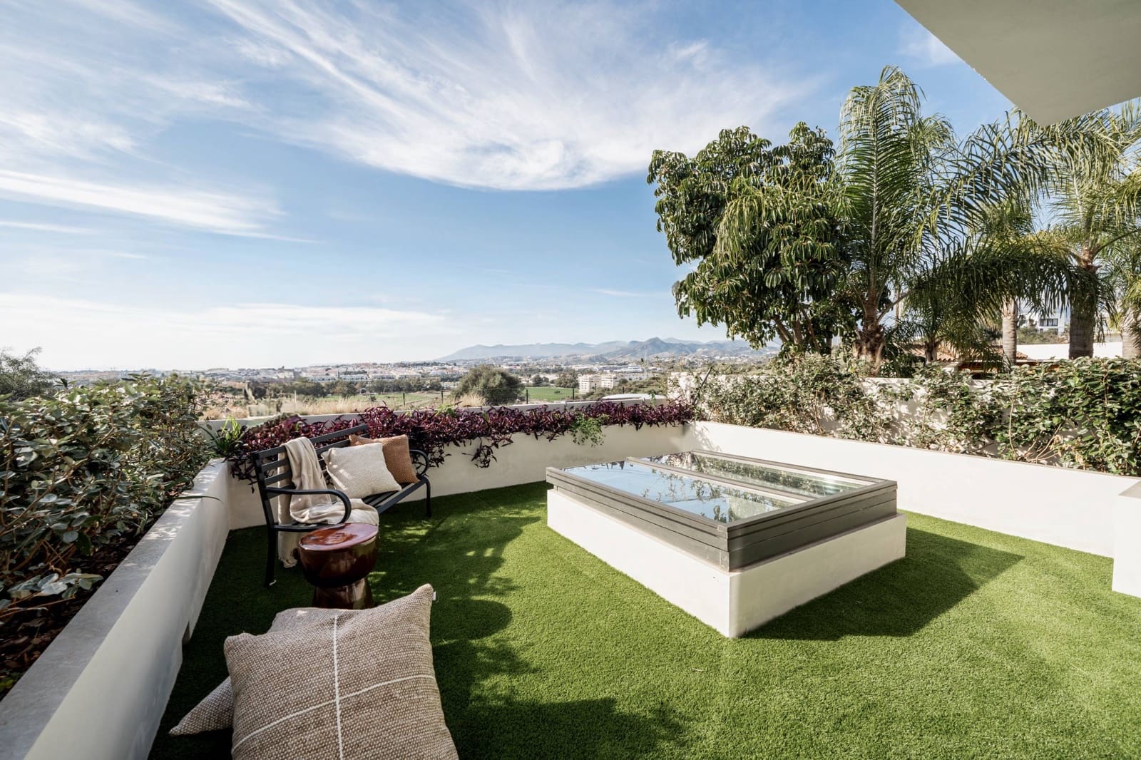 5 bedroom Villa for sale in Nueva Andalucia with garage - € 2,475,000 (Ref: 9677512)