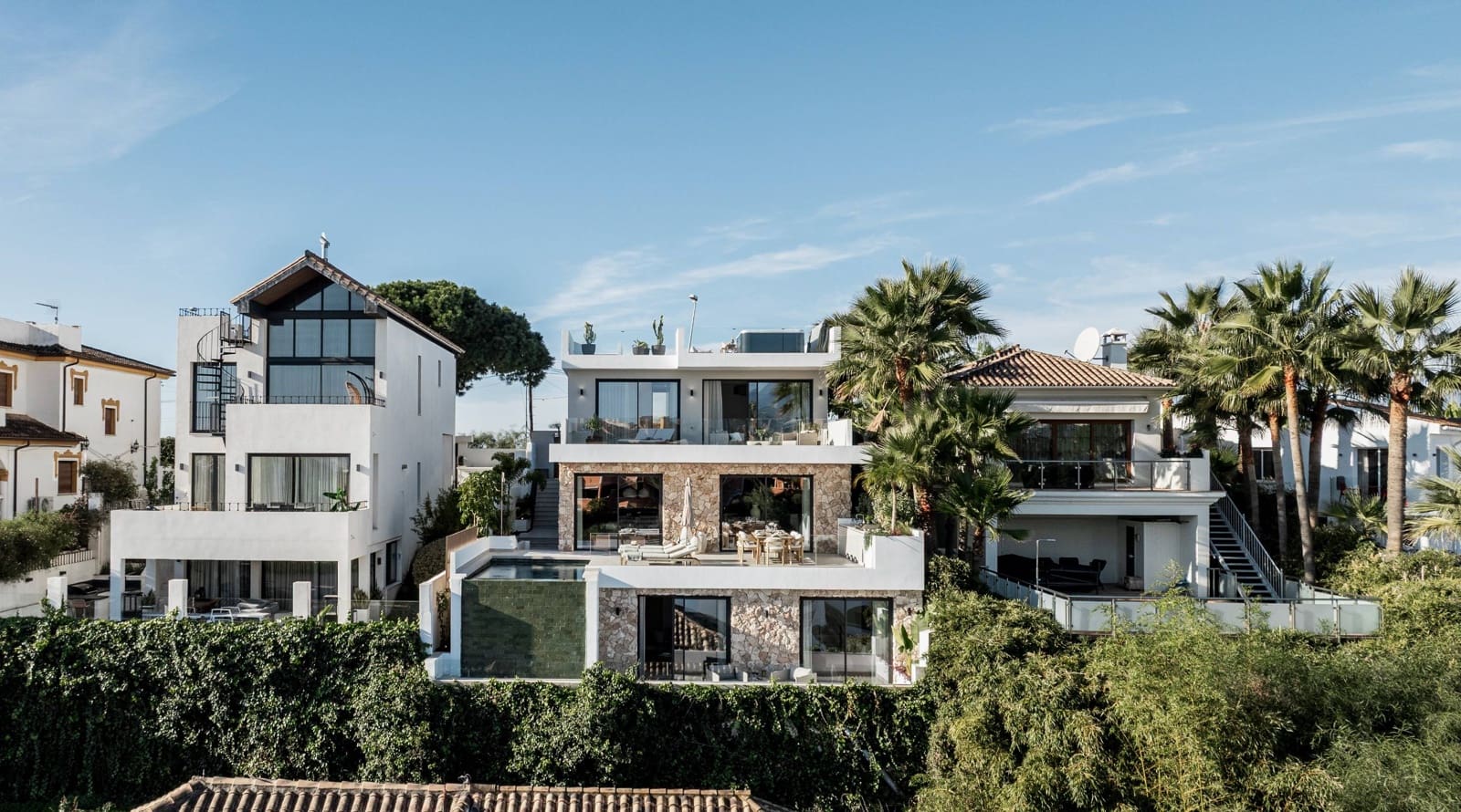 5 bedroom Villa for sale in Nueva Andalucia with garage - € 2,475,000 (Ref: 9677512)