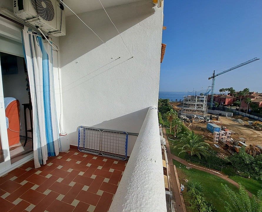 2 bedroom Flat for sale in Estepona with pool garage - € 318,000 (Ref: 9695372)