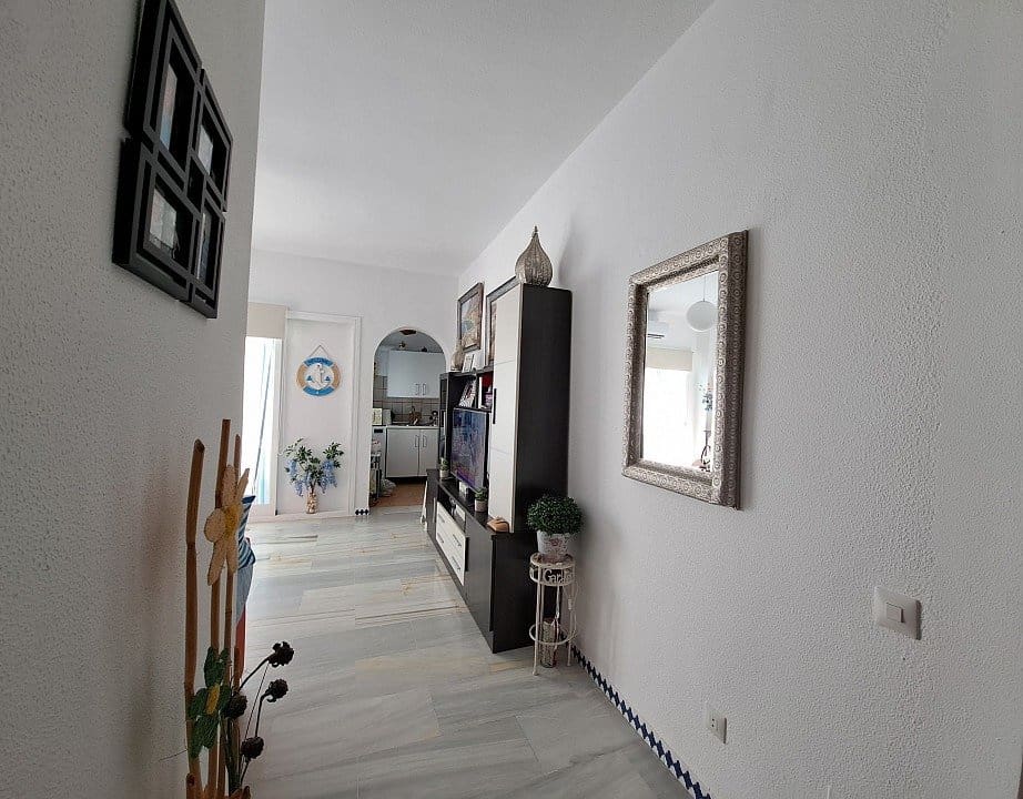 2 bedroom Flat for sale in Estepona with pool garage - € 318,000 (Ref: 9695372)