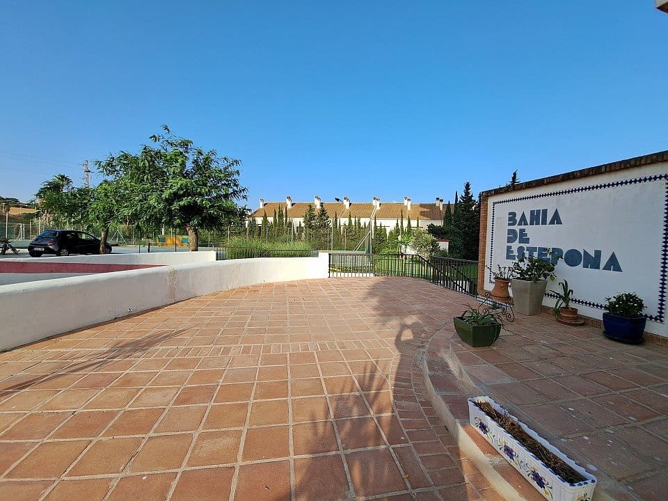 2 bedroom Flat for sale in Estepona with pool garage - € 318,000 (Ref: 9695372)