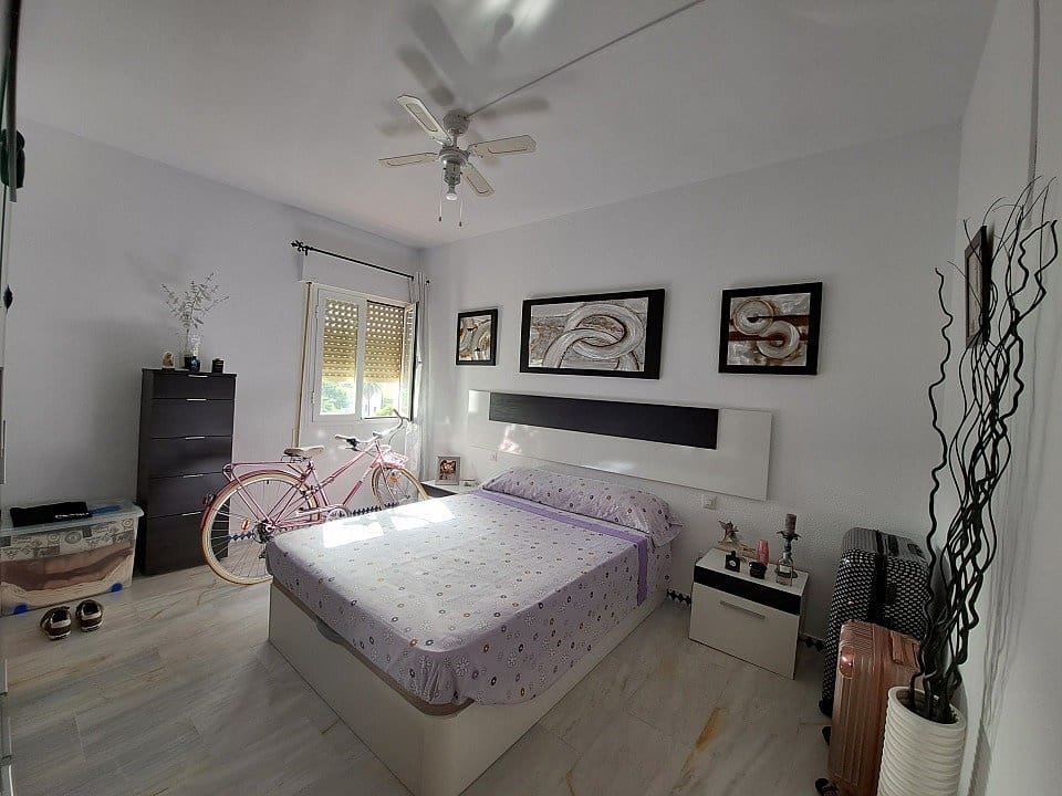 2 bedroom Flat for sale in Estepona with pool garage - € 318,000 (Ref: 9695372)