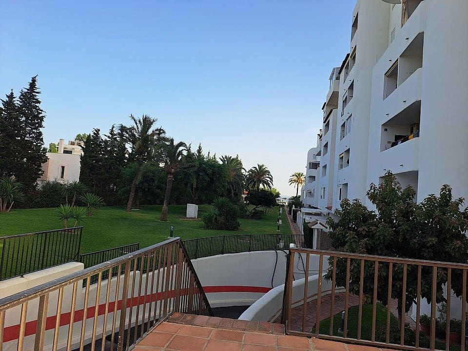 2 bedroom Flat for sale in Estepona with pool garage - € 318,000 (Ref: 9695372)