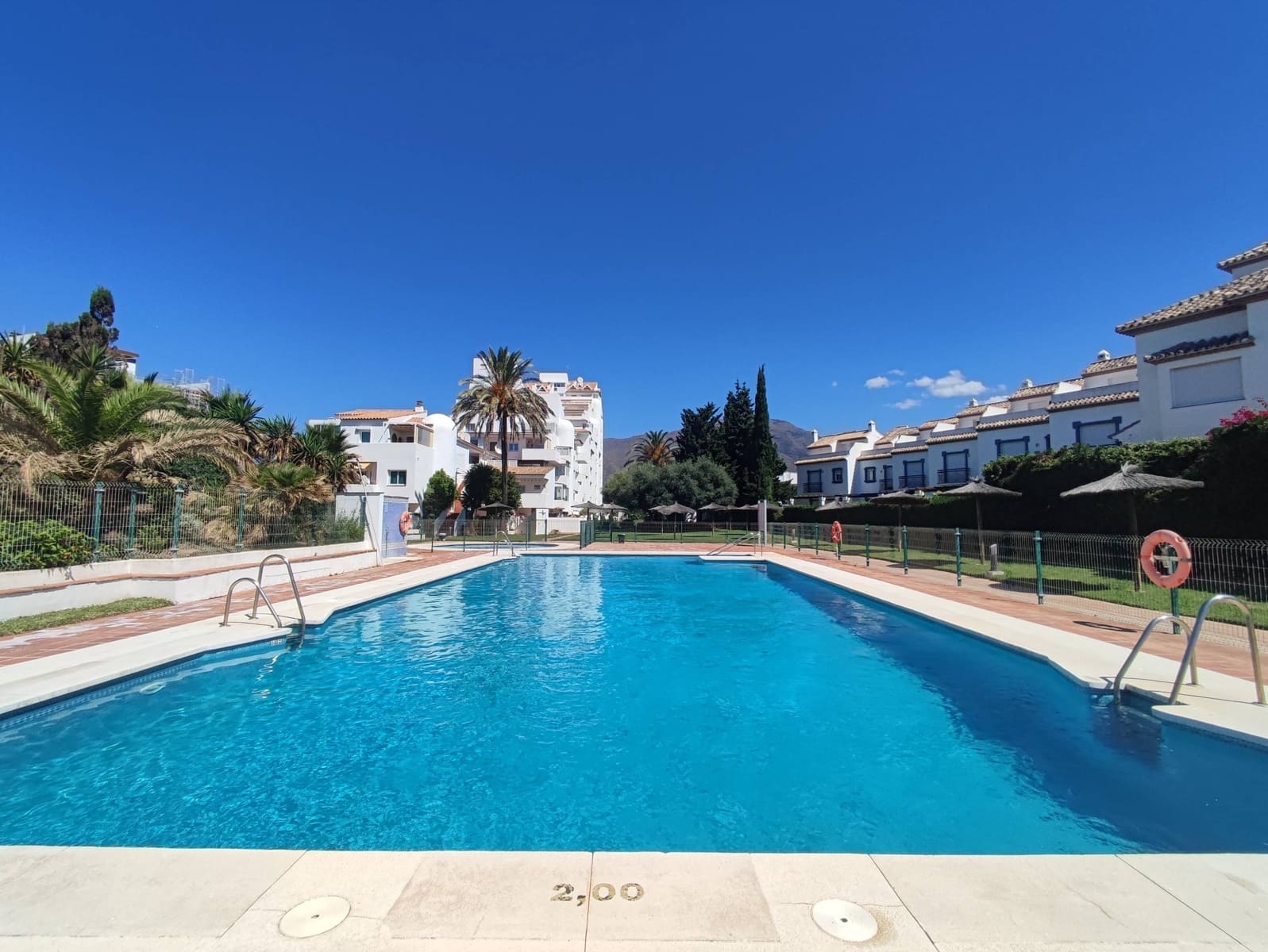 2 bedroom Flat for sale in Estepona with pool garage - € 318,000 (Ref: 9695372)
