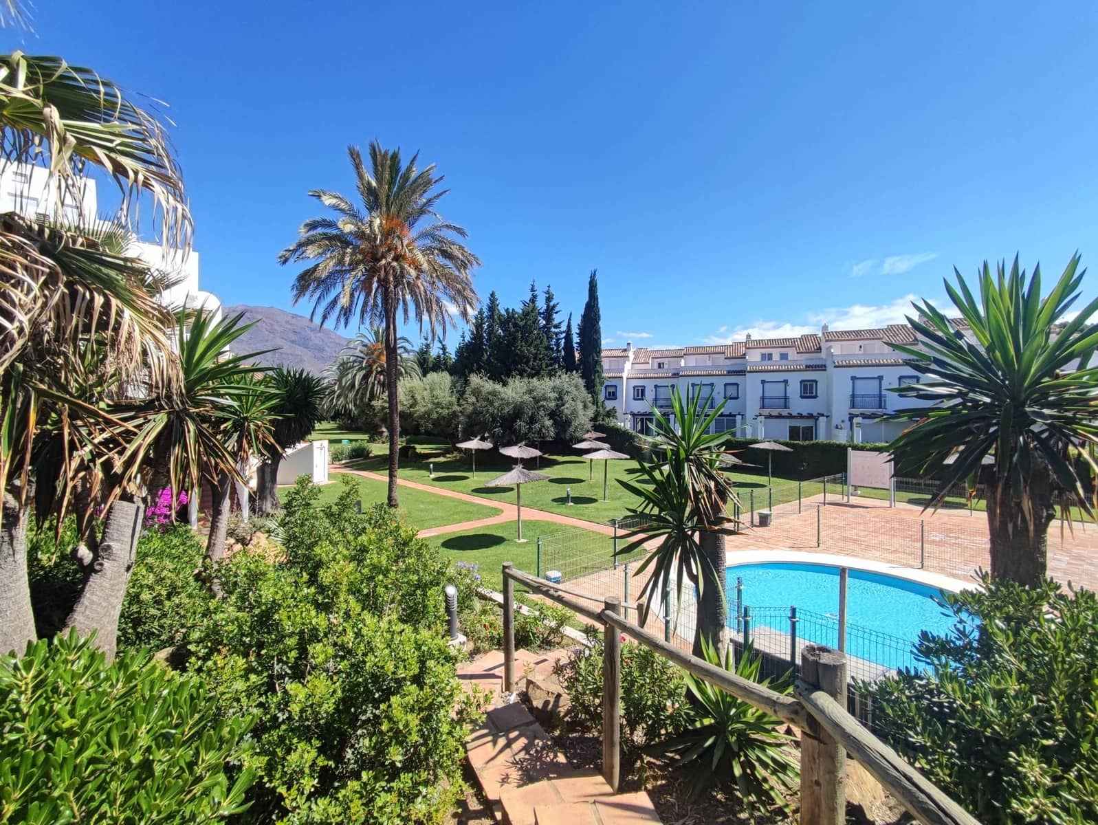 2 bedroom Flat for sale in Estepona with pool garage - € 318,000 (Ref: 9695372)
