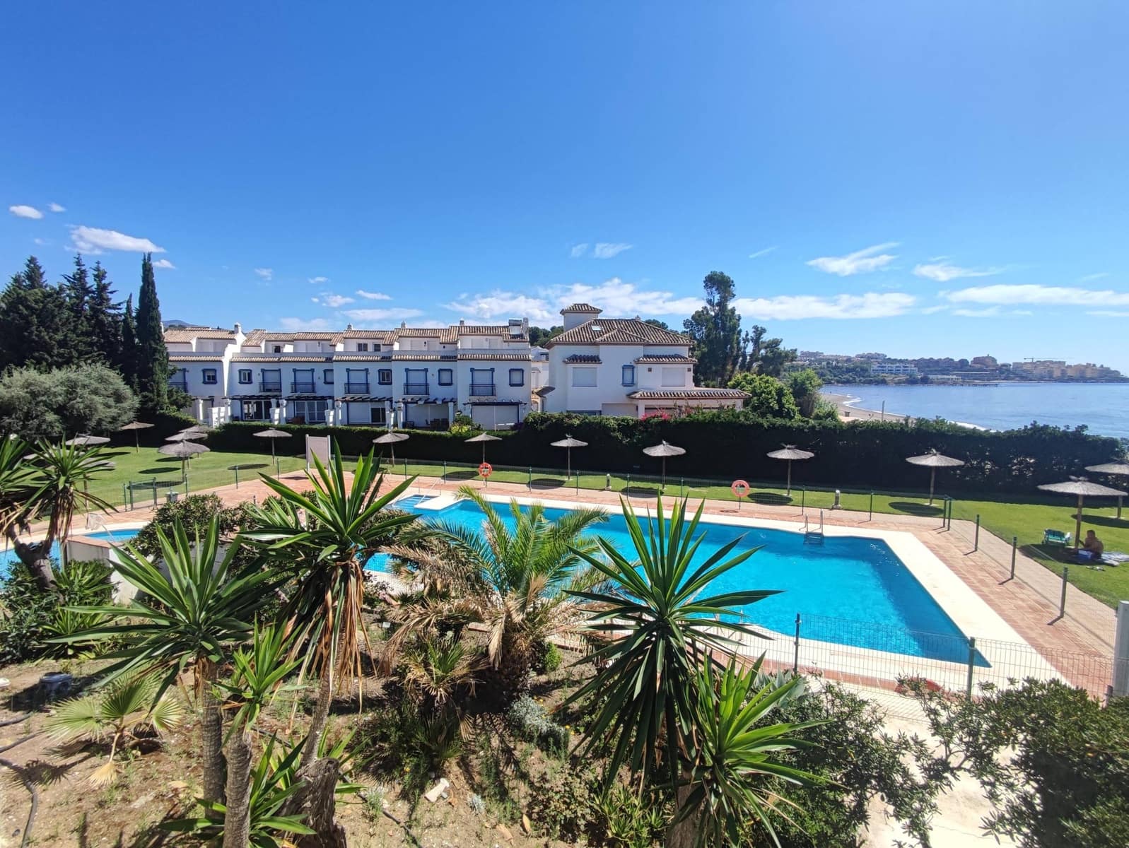 2 bedroom Flat for sale in Estepona with pool garage - € 318,000 (Ref: 9695372)