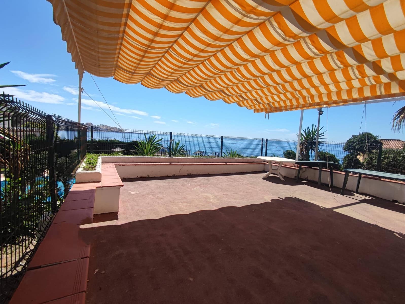 2 bedroom Flat for sale in Estepona with pool garage - € 318,000 (Ref: 9695372)