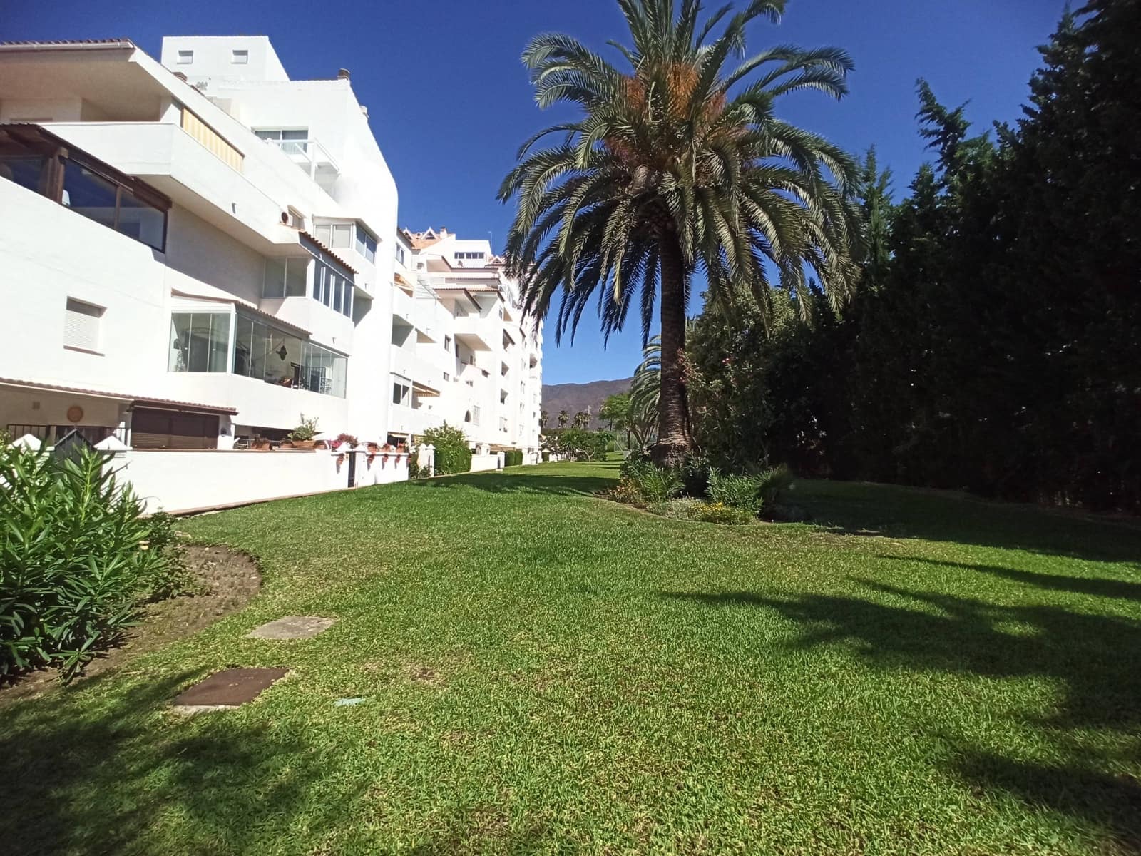2 bedroom Flat for sale in Estepona with pool garage - € 318,000 (Ref: 9695372)