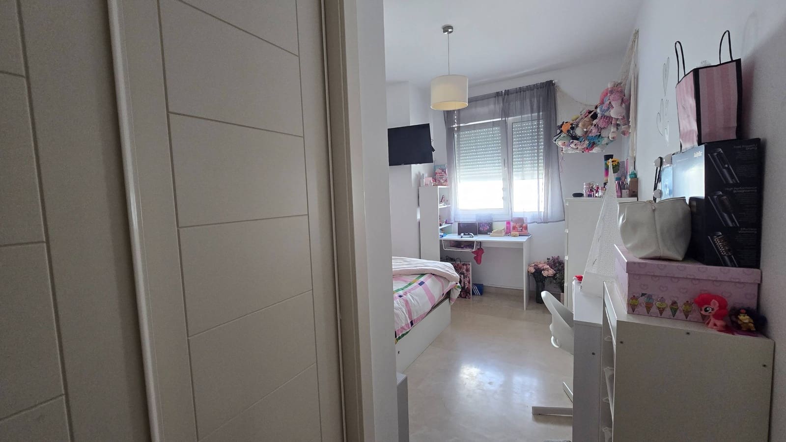 3 makuuhuone Huoneisto myytävänä paikassa Estepona mukana uima-altaan 
autotalli - 318 000 € (Ref: 9806508)