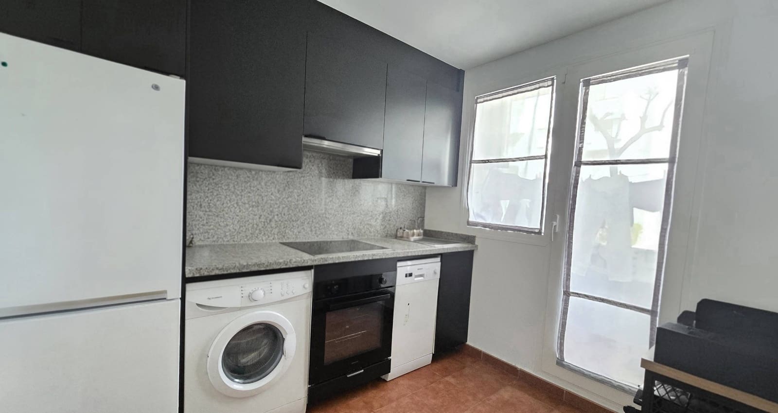 3 makuuhuone Huoneisto myytävänä paikassa Estepona mukana uima-altaan 
autotalli - 318 000 € (Ref: 9806508)