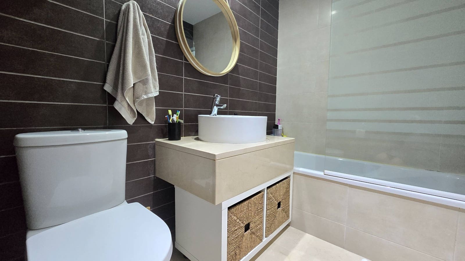 3 makuuhuone Huoneisto myytävänä paikassa Estepona mukana uima-altaan 
autotalli - 318 000 € (Ref: 9806508)