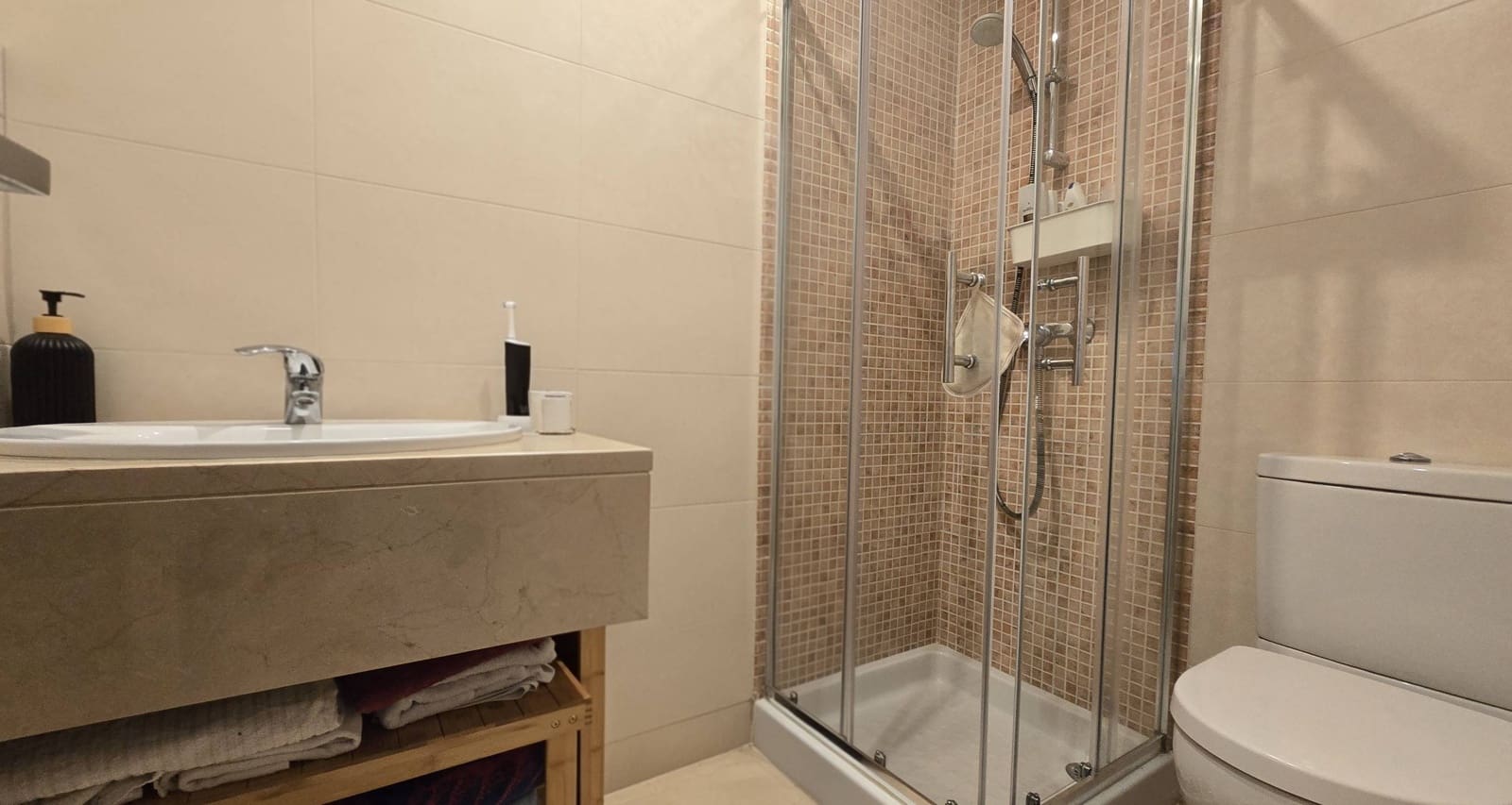 3 makuuhuone Huoneisto myytävänä paikassa Estepona mukana uima-altaan 
autotalli - 318 000 € (Ref: 9806508)