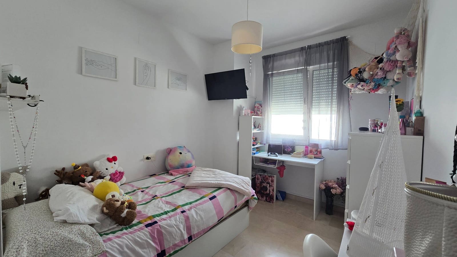 3 makuuhuone Huoneisto myytävänä paikassa Estepona mukana uima-altaan 
autotalli - 318 000 € (Ref: 9806508)