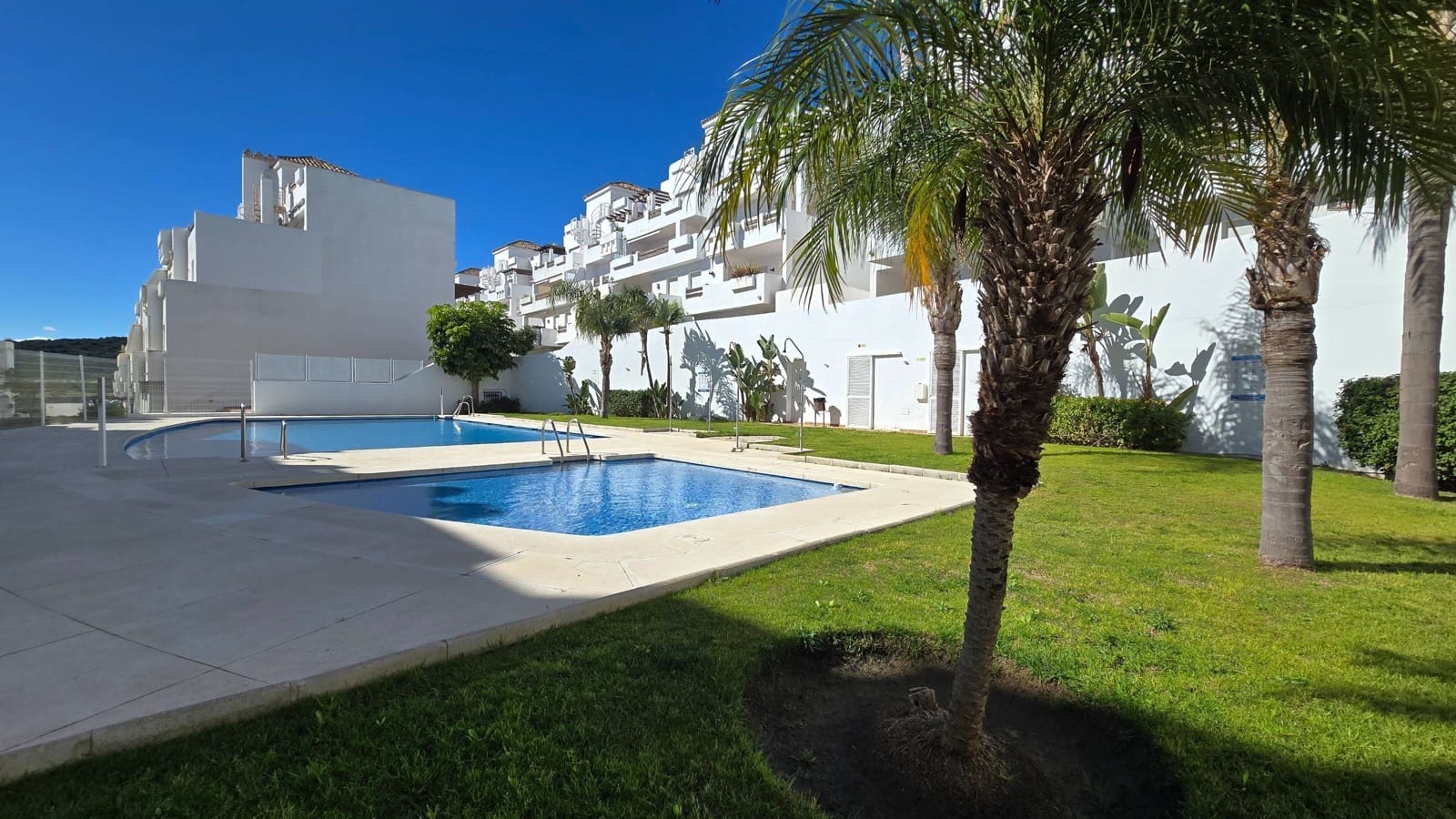 3 makuuhuone Huoneisto myytävänä paikassa Estepona mukana uima-altaan 
autotalli - 318 000 € (Ref: 9806508)