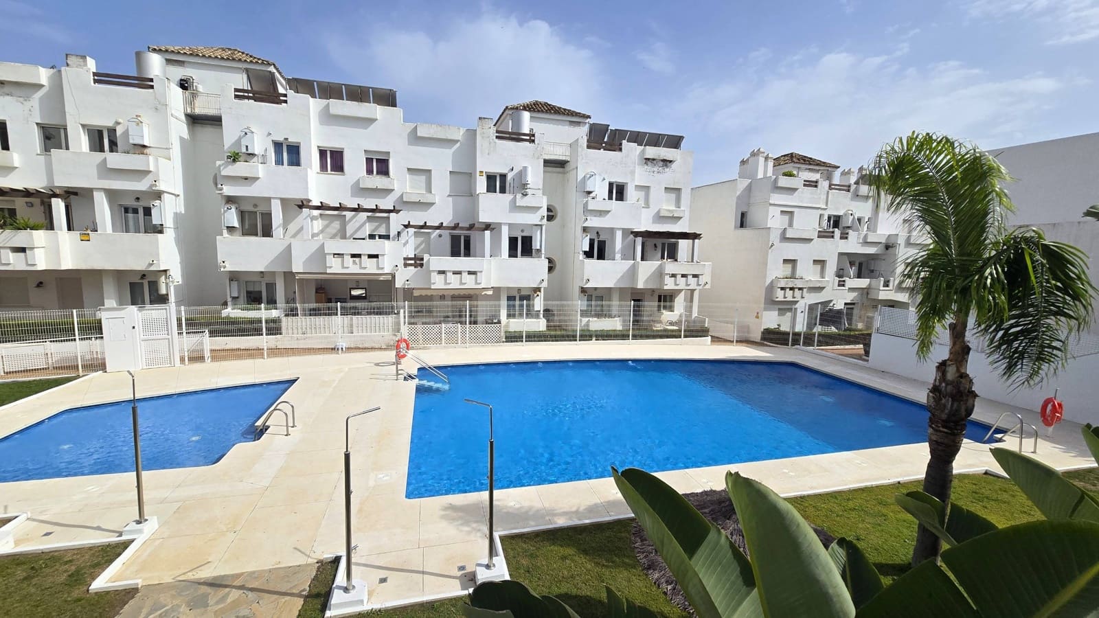 3 makuuhuone Huoneisto myytävänä paikassa Estepona mukana uima-altaan 
autotalli - 318 000 € (Ref: 9806508)