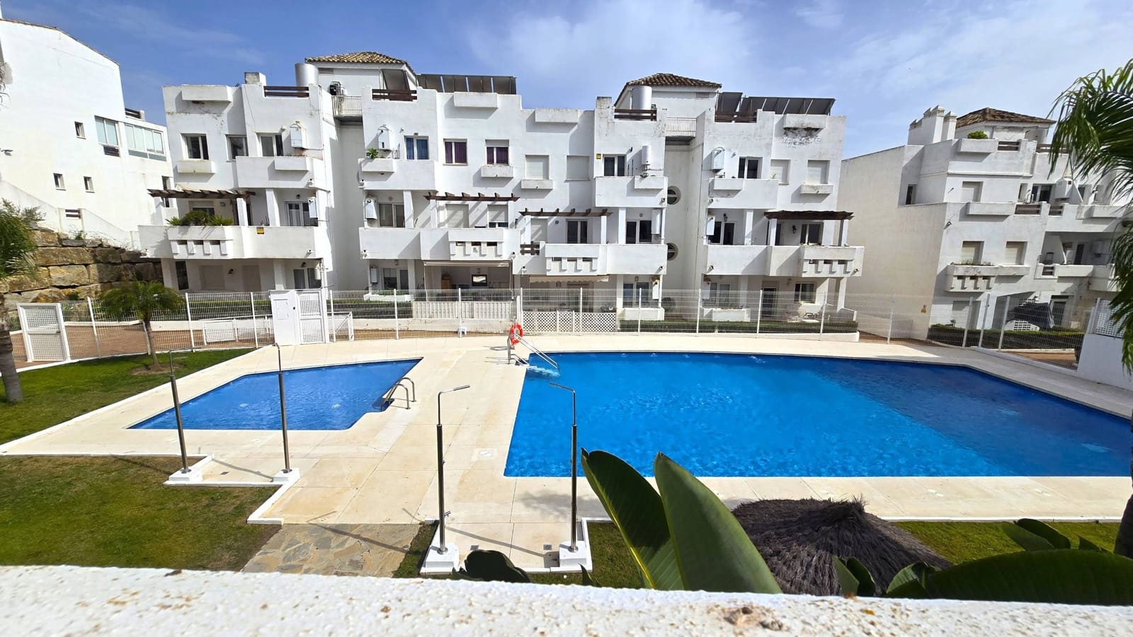 3 makuuhuone Huoneisto myytävänä paikassa Estepona mukana uima-altaan 
autotalli - 318 000 € (Ref: 9806508)