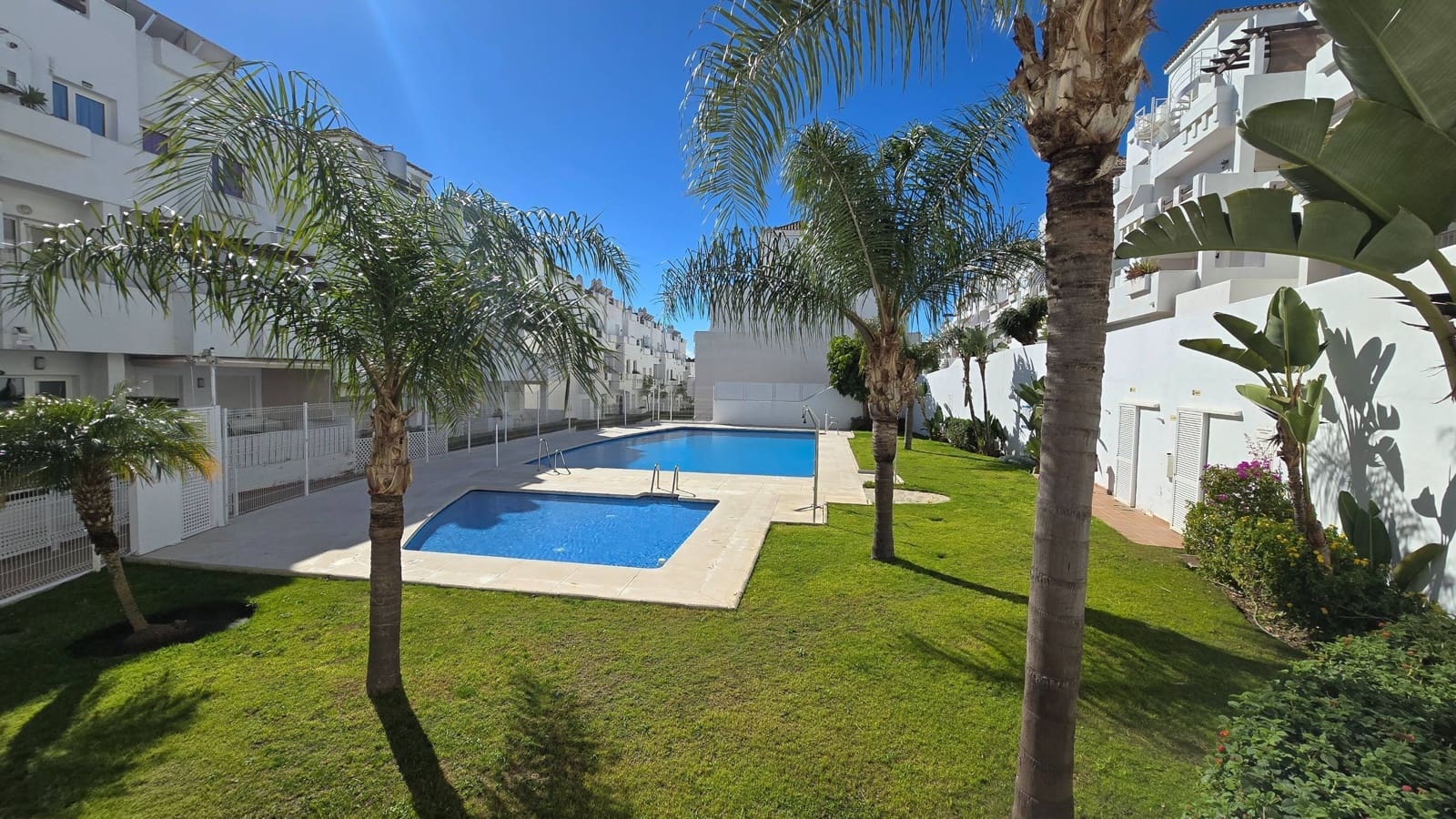 3 makuuhuone Huoneisto myytävänä paikassa Estepona mukana uima-altaan 
autotalli - 318 000 € (Ref: 9806508)