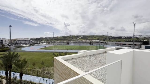 2 soverom Penthouse til salgs i Estepona med svømmebasseng garasje - € 575 000 (Ref: 9822949)