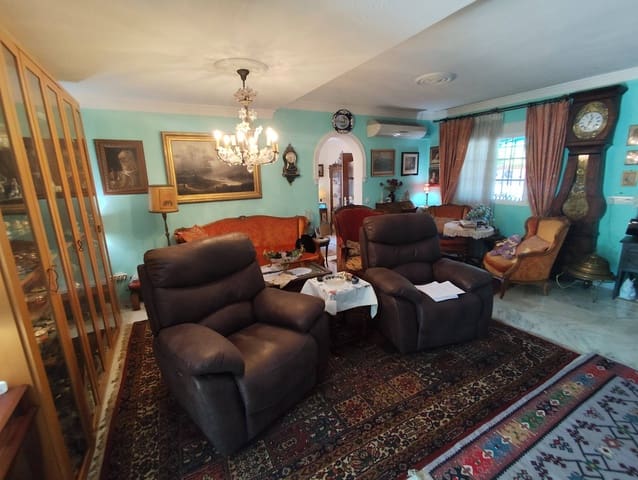 Adosado de 5 habitaciones en Mairena del Aljarafe en venta con piscina - 399.000 € (Ref: 9839277)