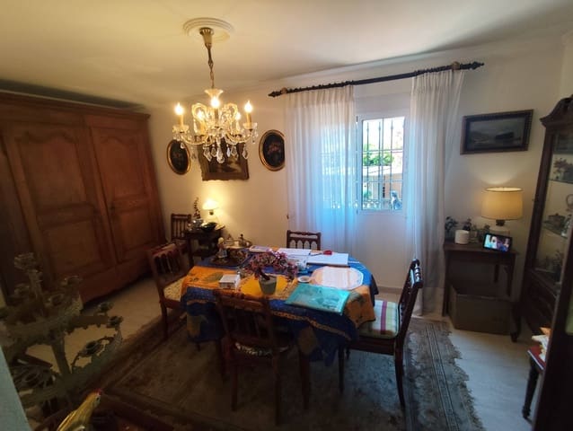 Adosado de 5 habitaciones en Mairena del Aljarafe en venta con piscina - 399.000 € (Ref: 9839277)