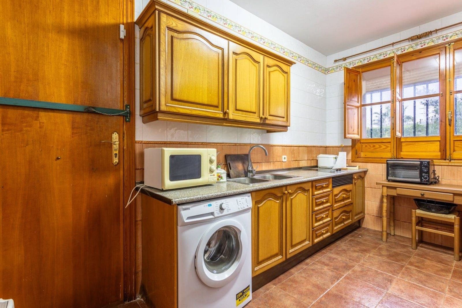 5 Zimmer Villa zu verkaufen in Sanlucar la Mayor mit Pool Garage - 369.990 € (Ref: 9855490)