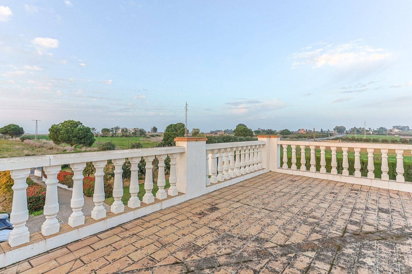 5 Zimmer Villa zu verkaufen in Sanlucar la Mayor mit Pool Garage - 369.990 € (Ref: 9855490)