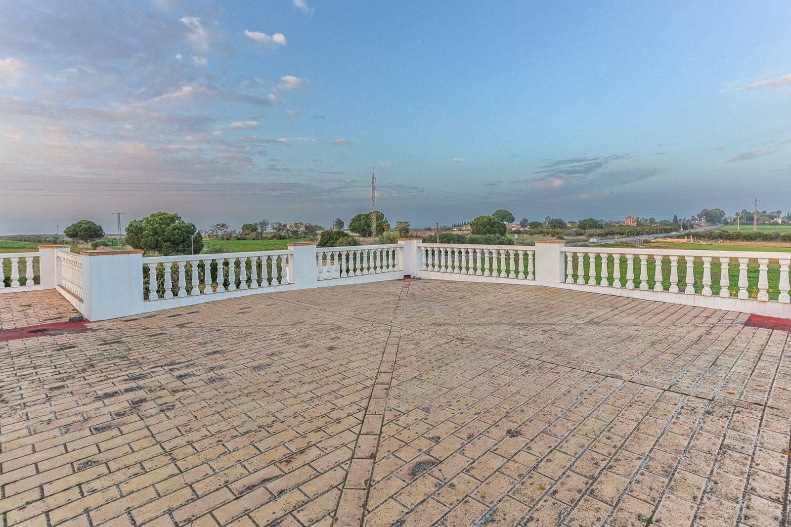 5 Zimmer Villa zu verkaufen in Sanlucar la Mayor mit Pool Garage - 369.990 € (Ref: 9855490)