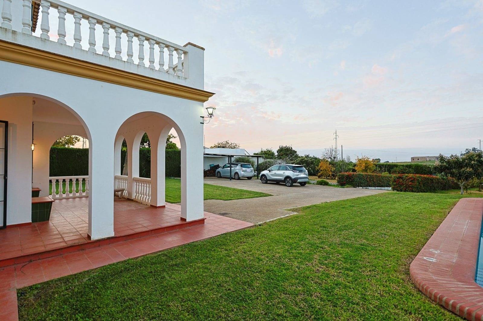 5 Zimmer Villa zu verkaufen in Sanlucar la Mayor mit Pool Garage - 369.990 € (Ref: 9855490)