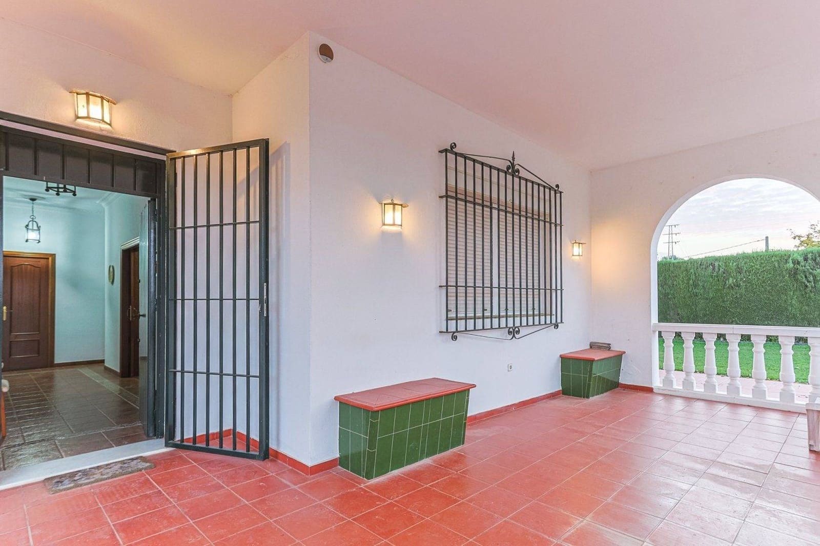 5 Zimmer Villa zu verkaufen in Sanlucar la Mayor mit Pool Garage - 369.990 € (Ref: 9855490)