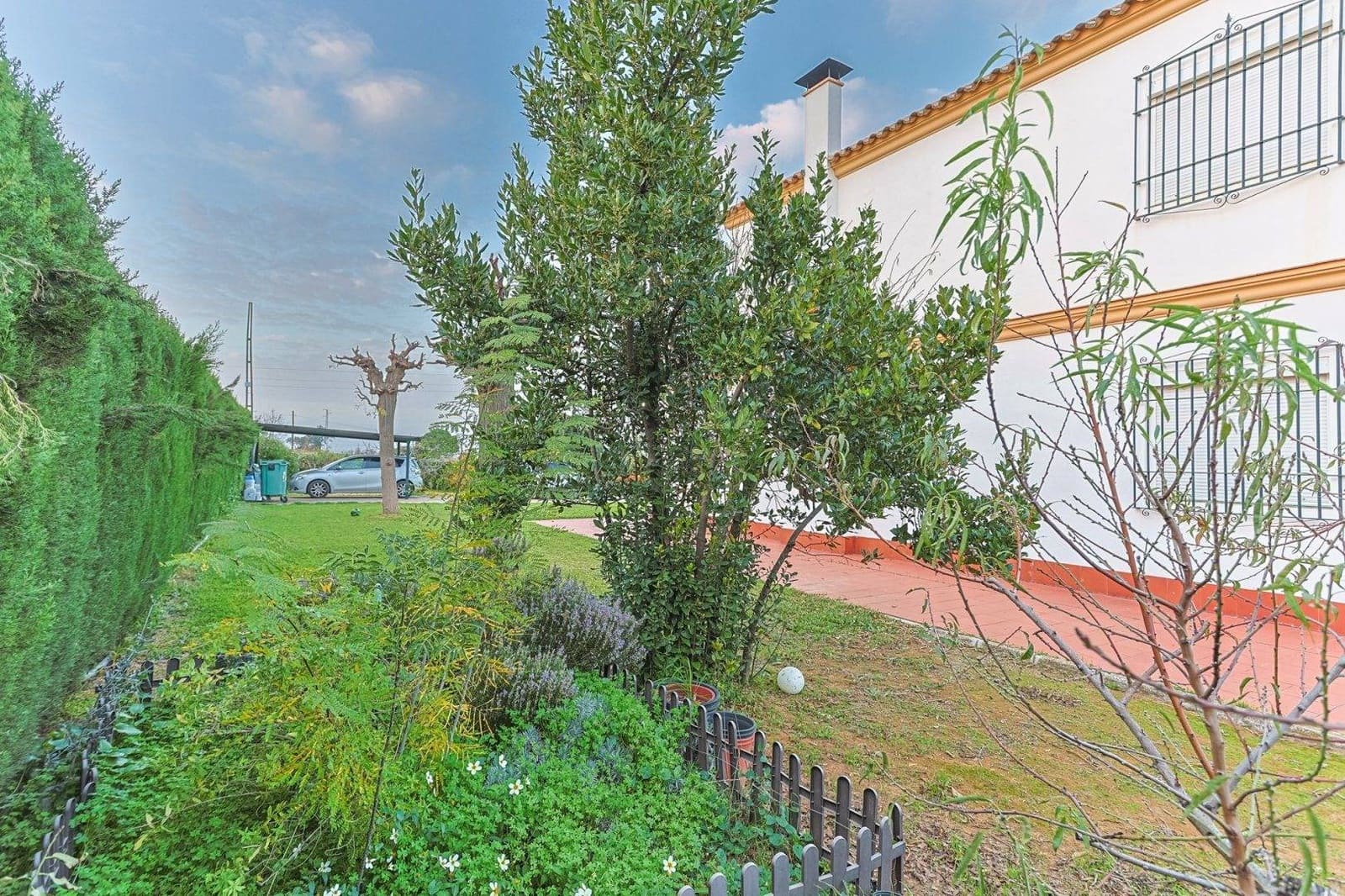 5 Zimmer Villa zu verkaufen in Sanlucar la Mayor mit Pool Garage - 369.990 € (Ref: 9855490)