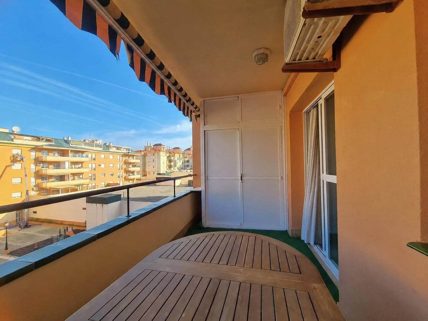 2 bedroom Apartment for sale in San Luis de Sabinillas with pool garage - € 265,000 (Ref: 9867037)