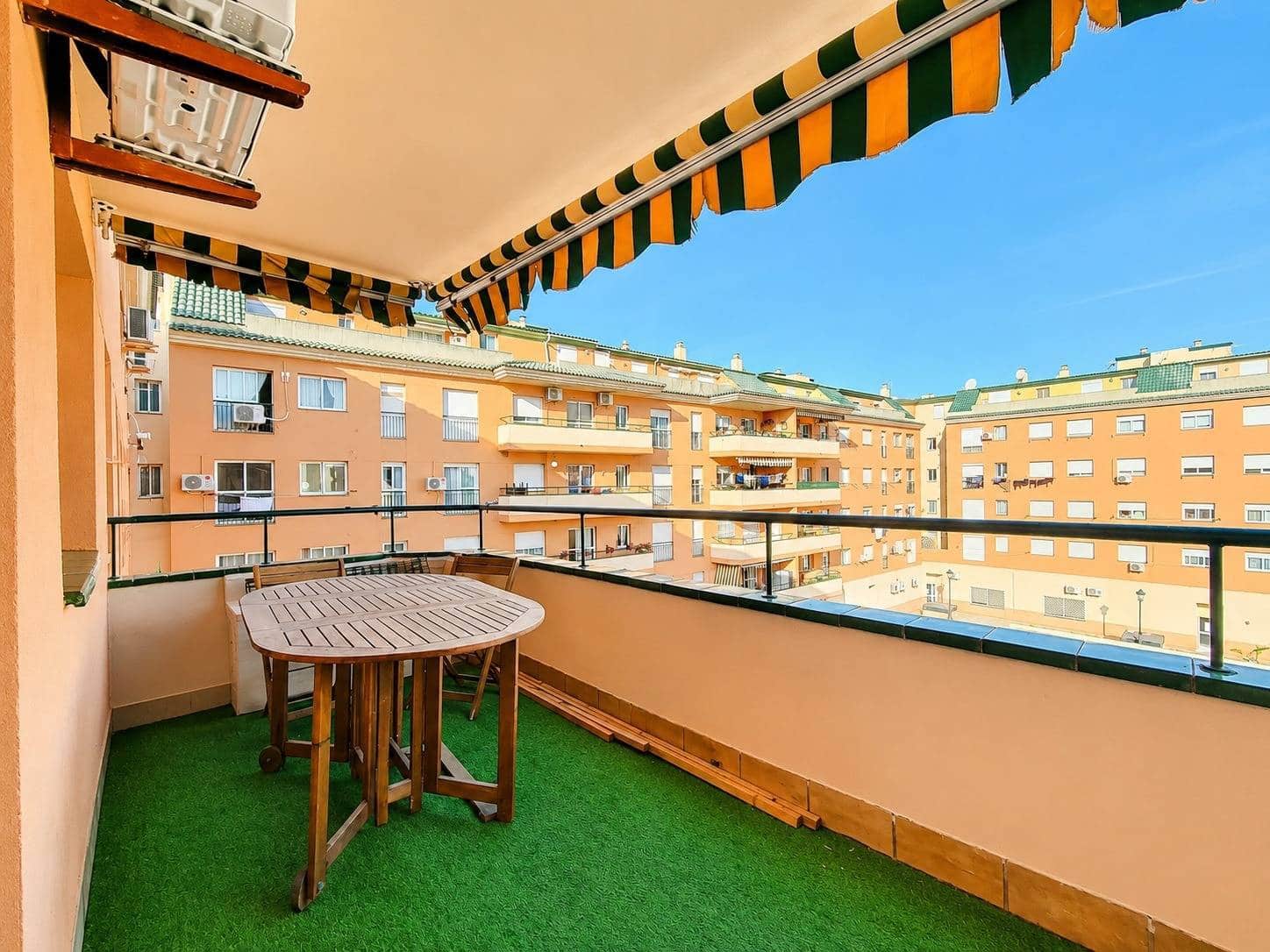 2 bedroom Apartment for sale in San Luis de Sabinillas with pool garage - € 265,000 (Ref: 9867037)