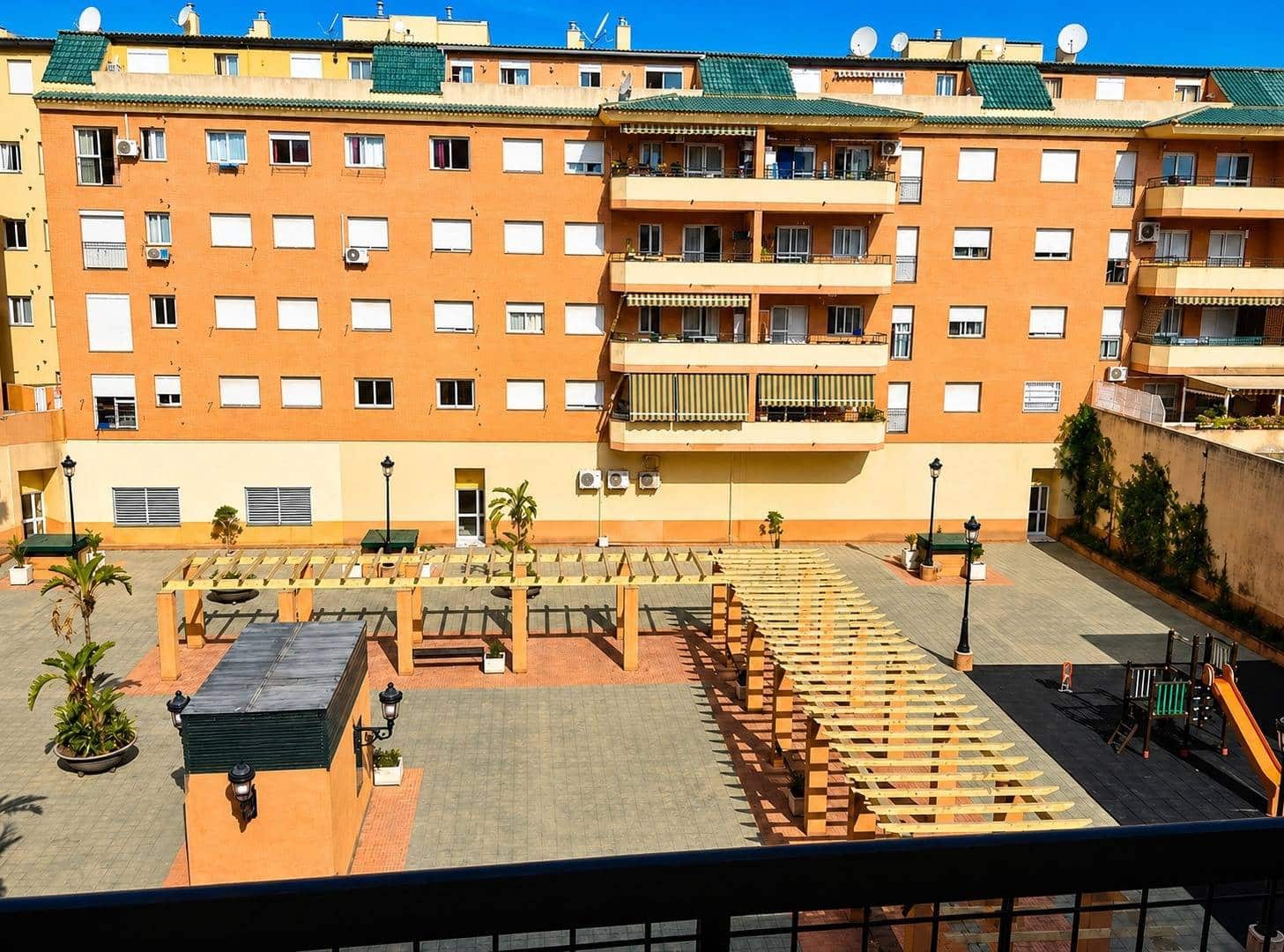 2 bedroom Apartment for sale in San Luis de Sabinillas with pool garage - € 265,000 (Ref: 9867037)