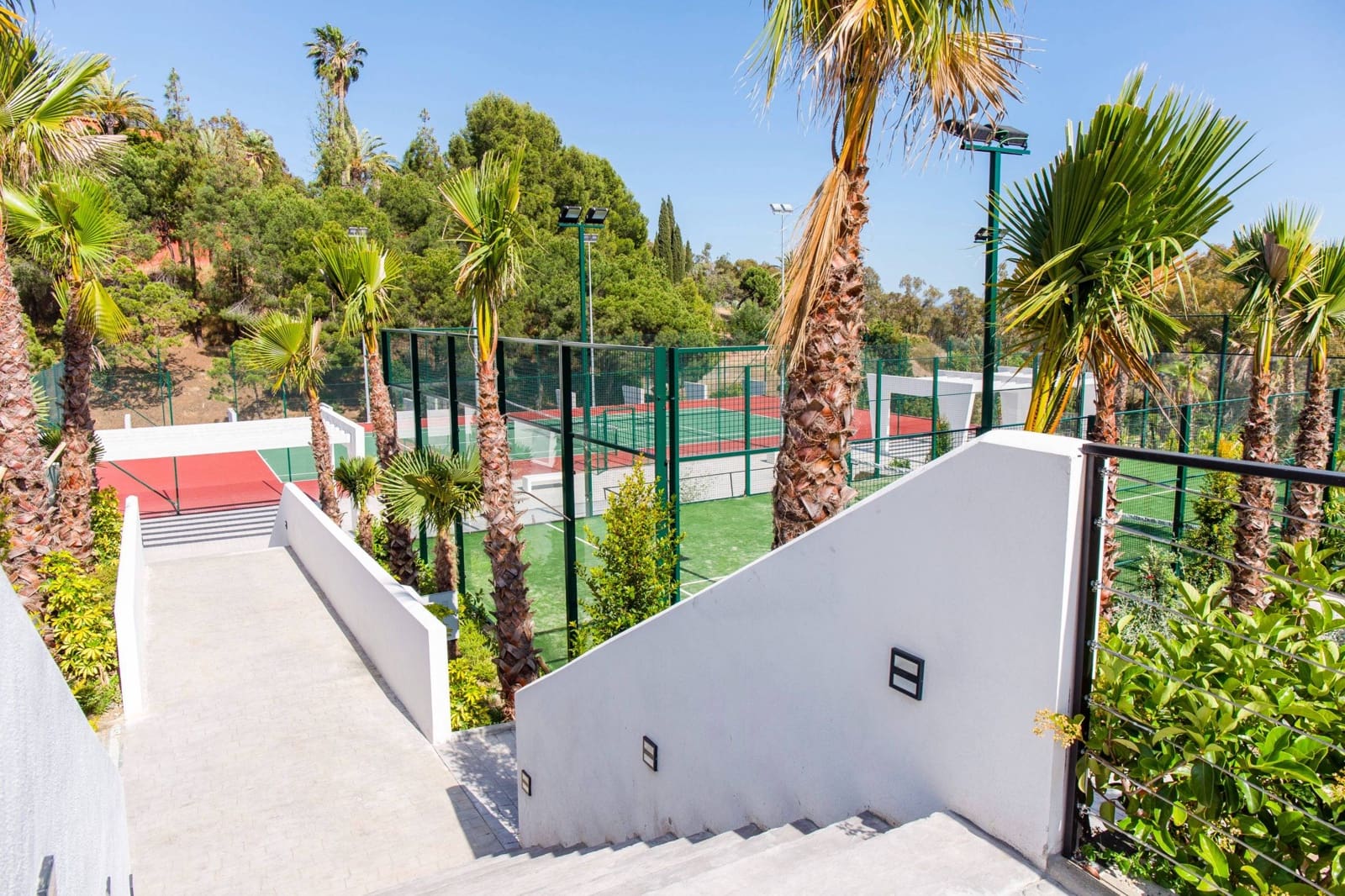 3 sovrum Lägenhet till salu i Estepona med pool garage - 847 000 € (Ref: 9916954)