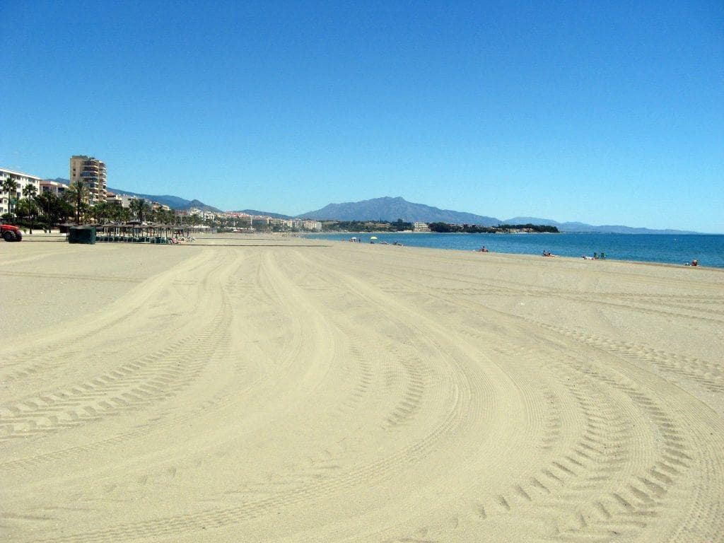 3 bedroom Apartment for sale in Estepona with pool garage - € 700,000 (Ref: 9945969)