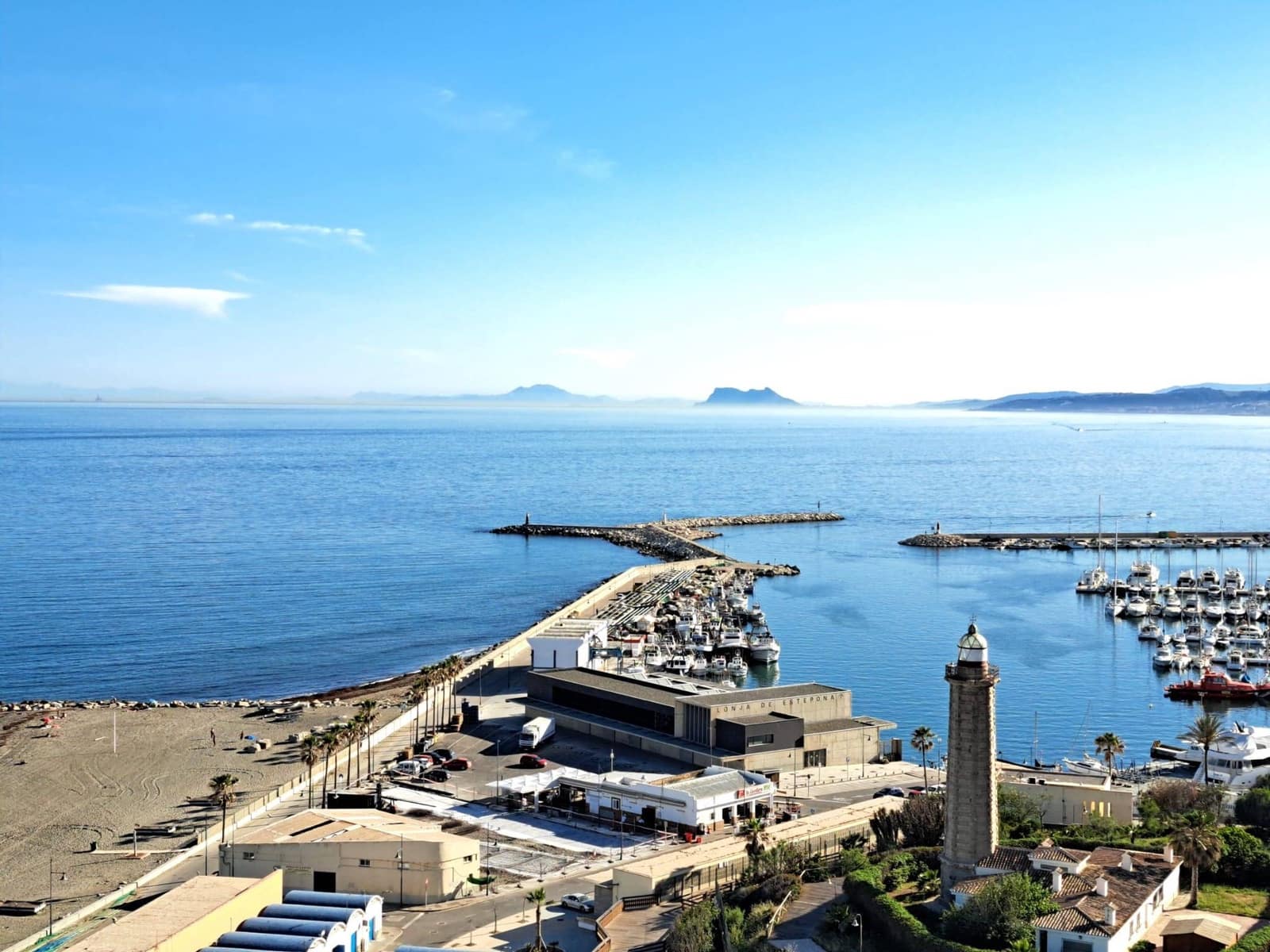 2 bedroom Apartment for sale in Estepona with pool garage - € 394,000 (Ref: 9997149)